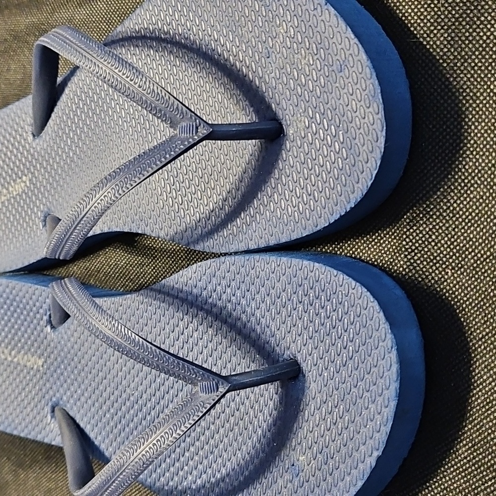 Bundle 2 Pair Old Navy Blue and Black Flip Flops Size 6/7 - Picture 4 of 9